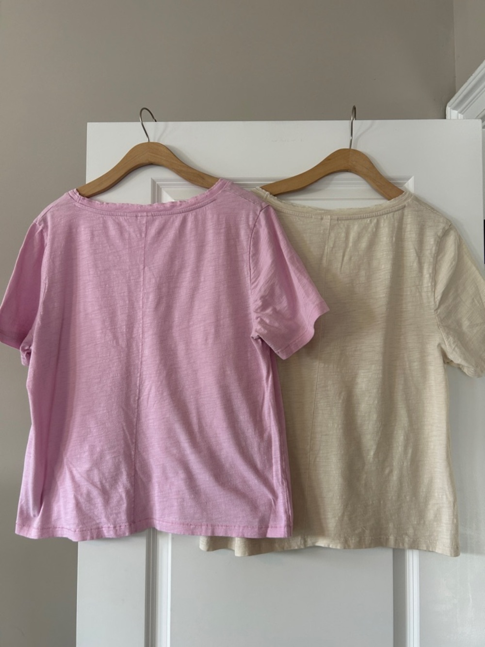 Bundle! GAP 2 V-Neck Raw Edge Tees Sz XL w MEASUREMENTS Chino & Butterfly Lilac - Picture 7 of 11